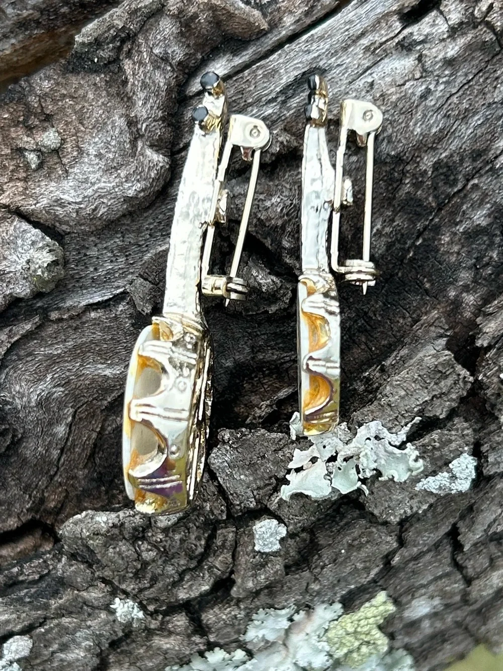 2 Vintage Gold Tone Mother of Pearl Abalone Banjo Guitar Lapel Brooch Pins